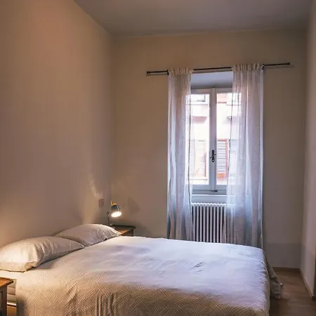 Elide B Apartment *